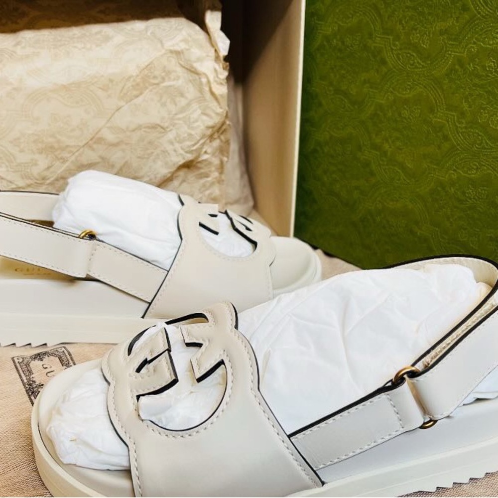 NWT Gucci Elegant White Sandals